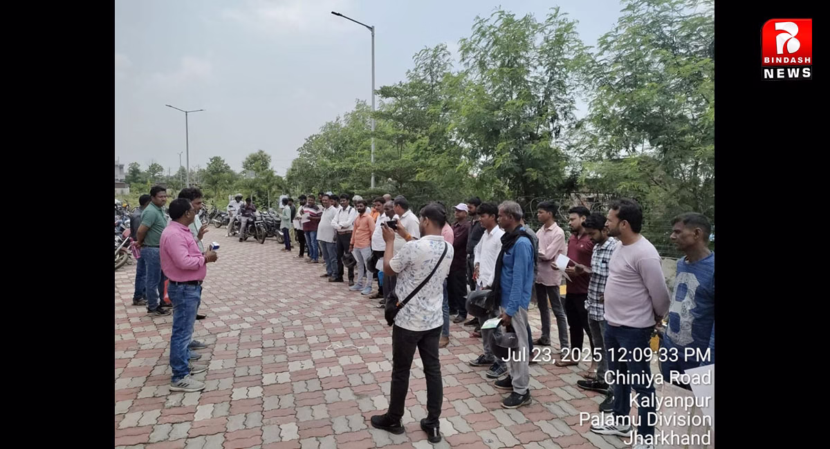 वाहन चलाते समय हेलमेट और सीट बेल्ट का उपयोग करने के लिए वाहन चालकों को किया गया प्रेरित