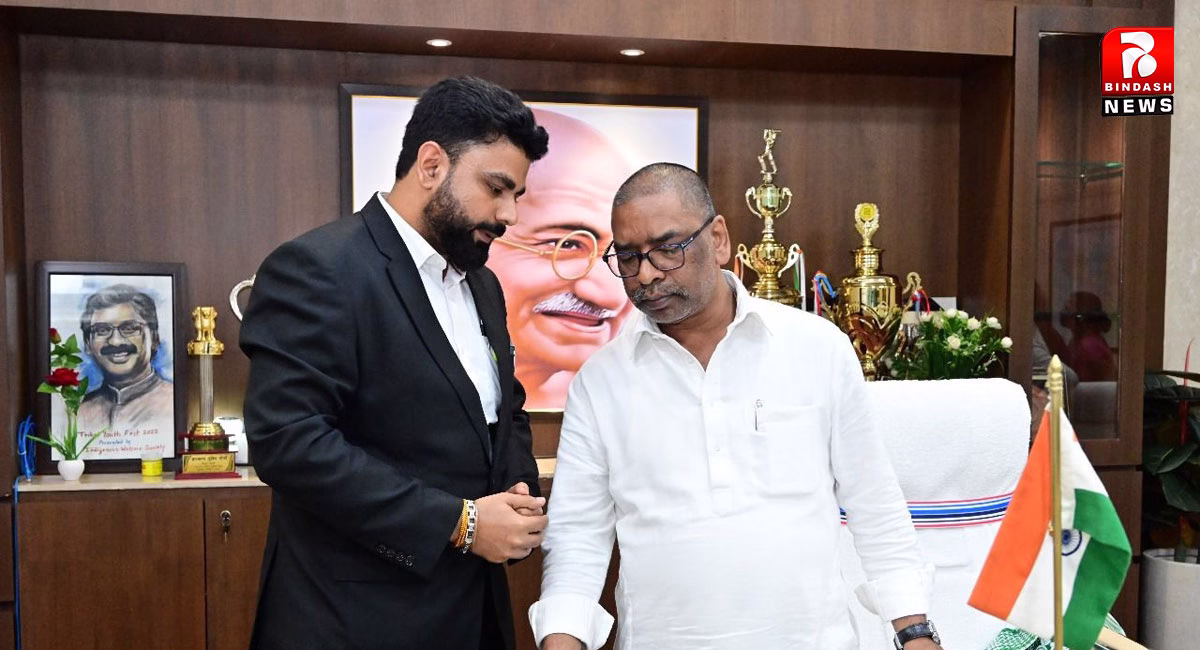 झामुमो नेता धीरज ने सीएम से मिलकर जिला में बारिश व बाढ़ से फसलों के समाप्त होने की बात बताई