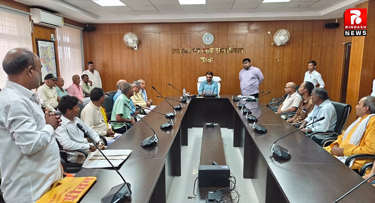 उपायुक्त ने जनता दरबार के माध्यम से सुनी आमजनों की समस्याएं, समाधान हेतु संबंधित पदाधिकारियों को किया निदेशित