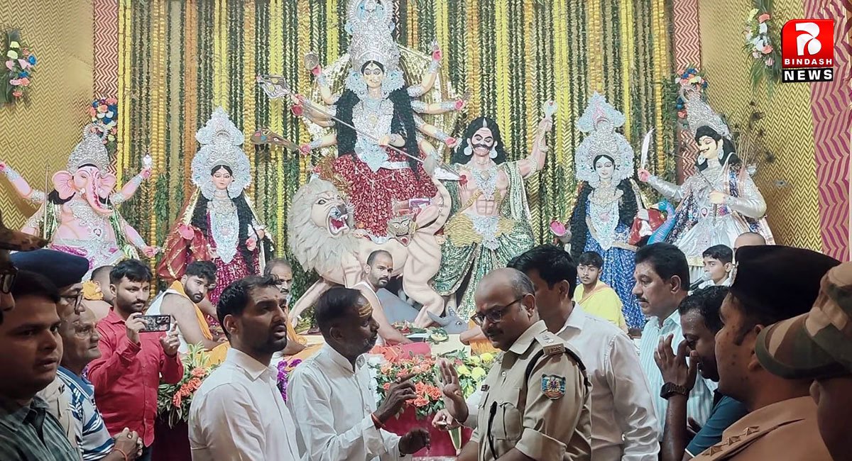 दुर्गापूजा-2025 : प्रशासन ने की प्रमुख पंडालों की सुरक्षा और व्यवस्थाओं की समीक्षा