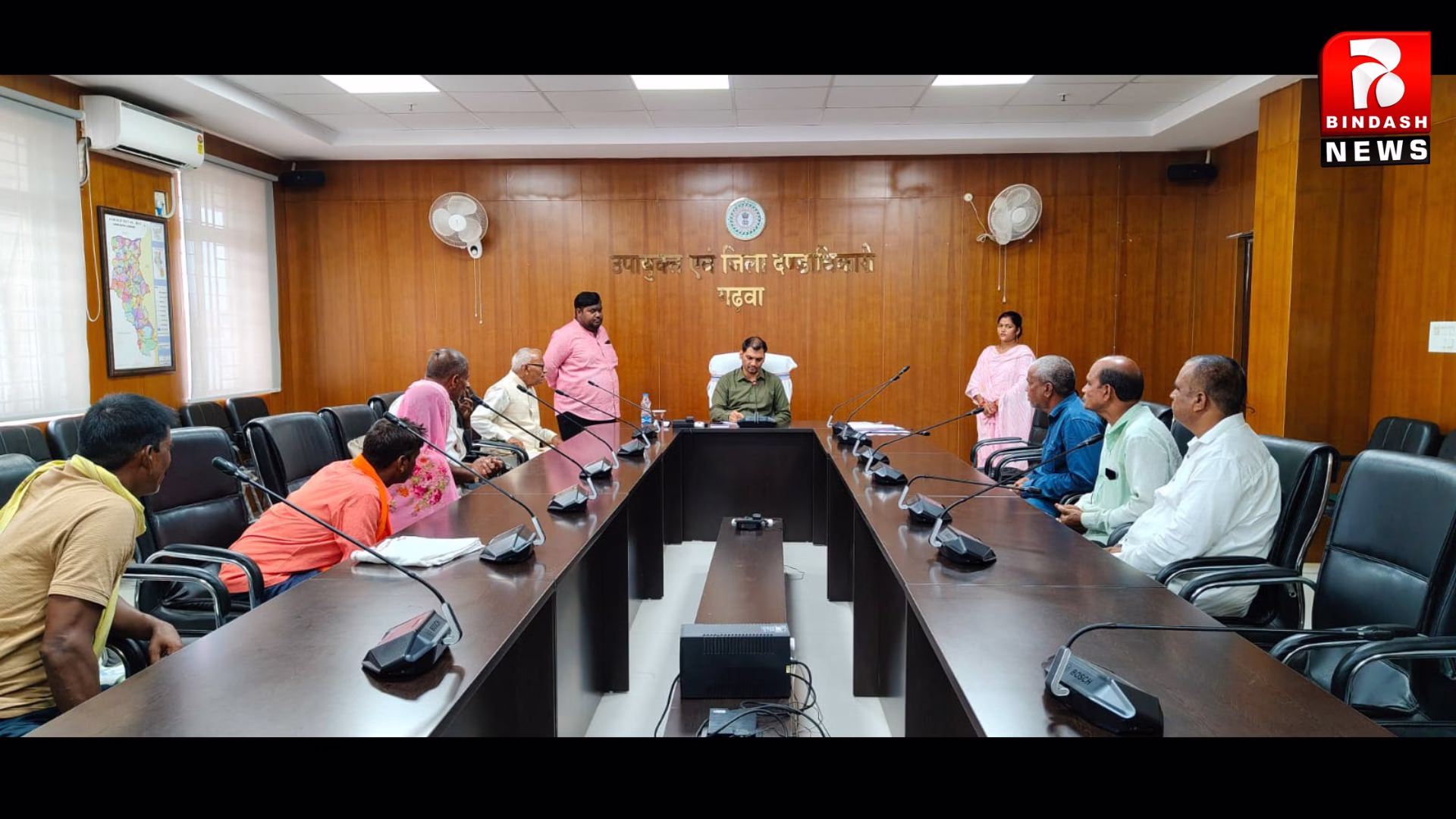 उपायुक्त ने जनता दरबार के माध्यम से सुनी आमजनों की समस्याएं