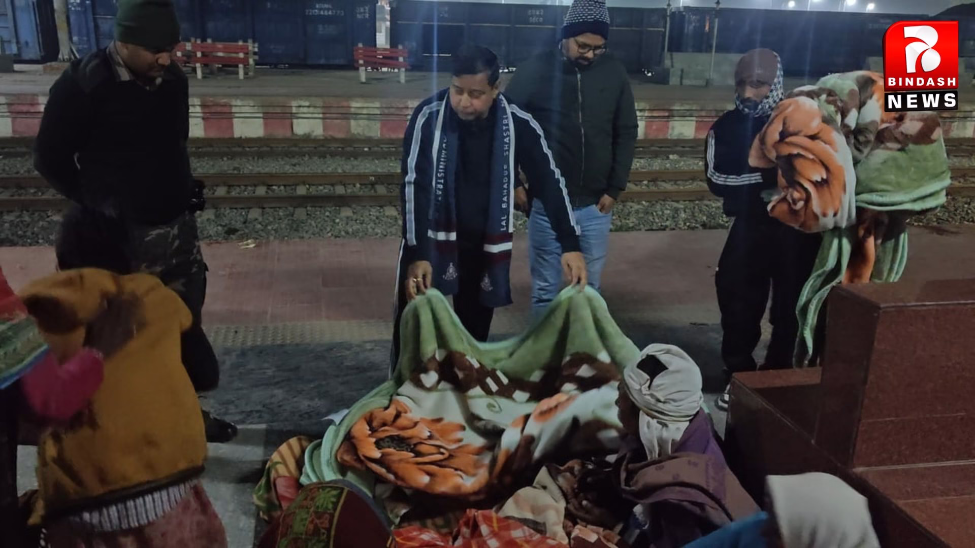 कड़ाके की ठंड में जरूरतमंदों के लिए प्रशासन की मानवीय पहल