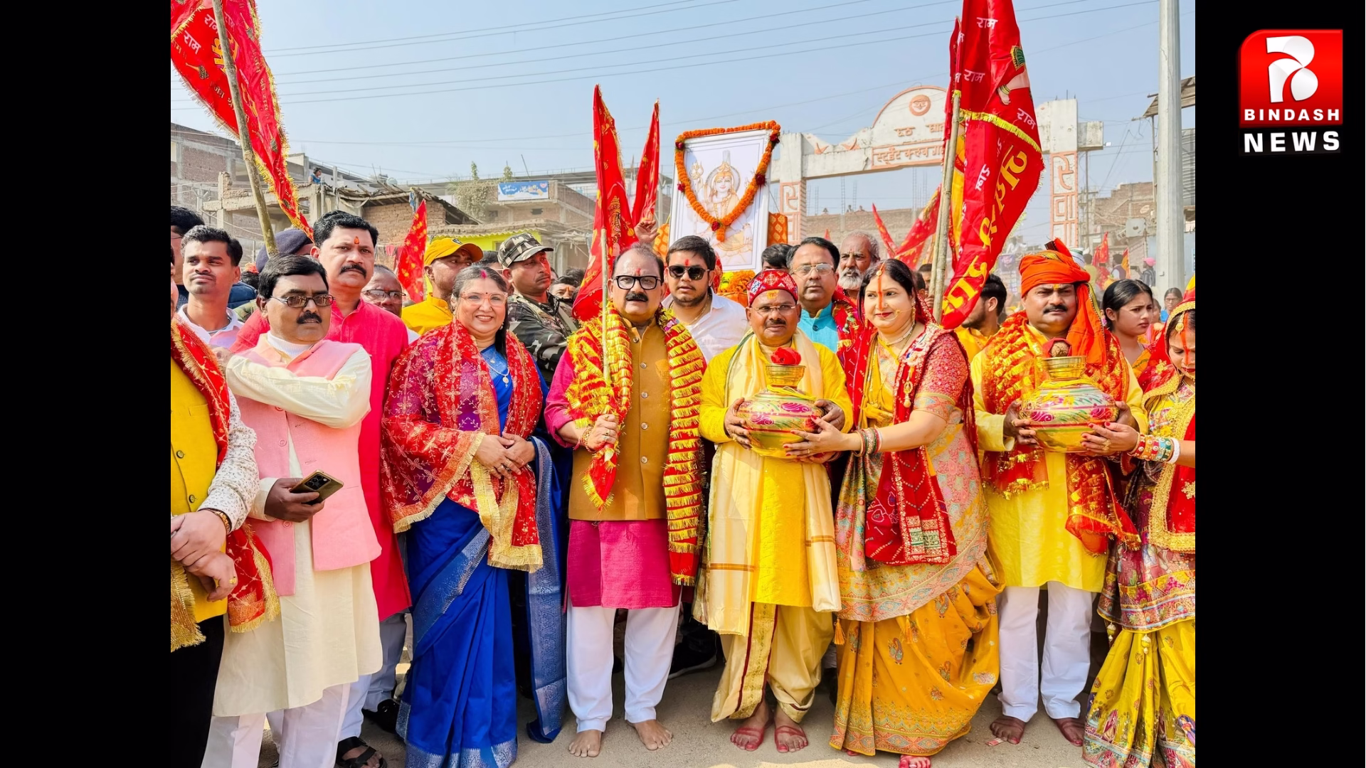 कलश यात्रा में शामिल हुए पूर्व मंत्री, कंधे पर पालकी उठाकर किया नगर भ्रमण