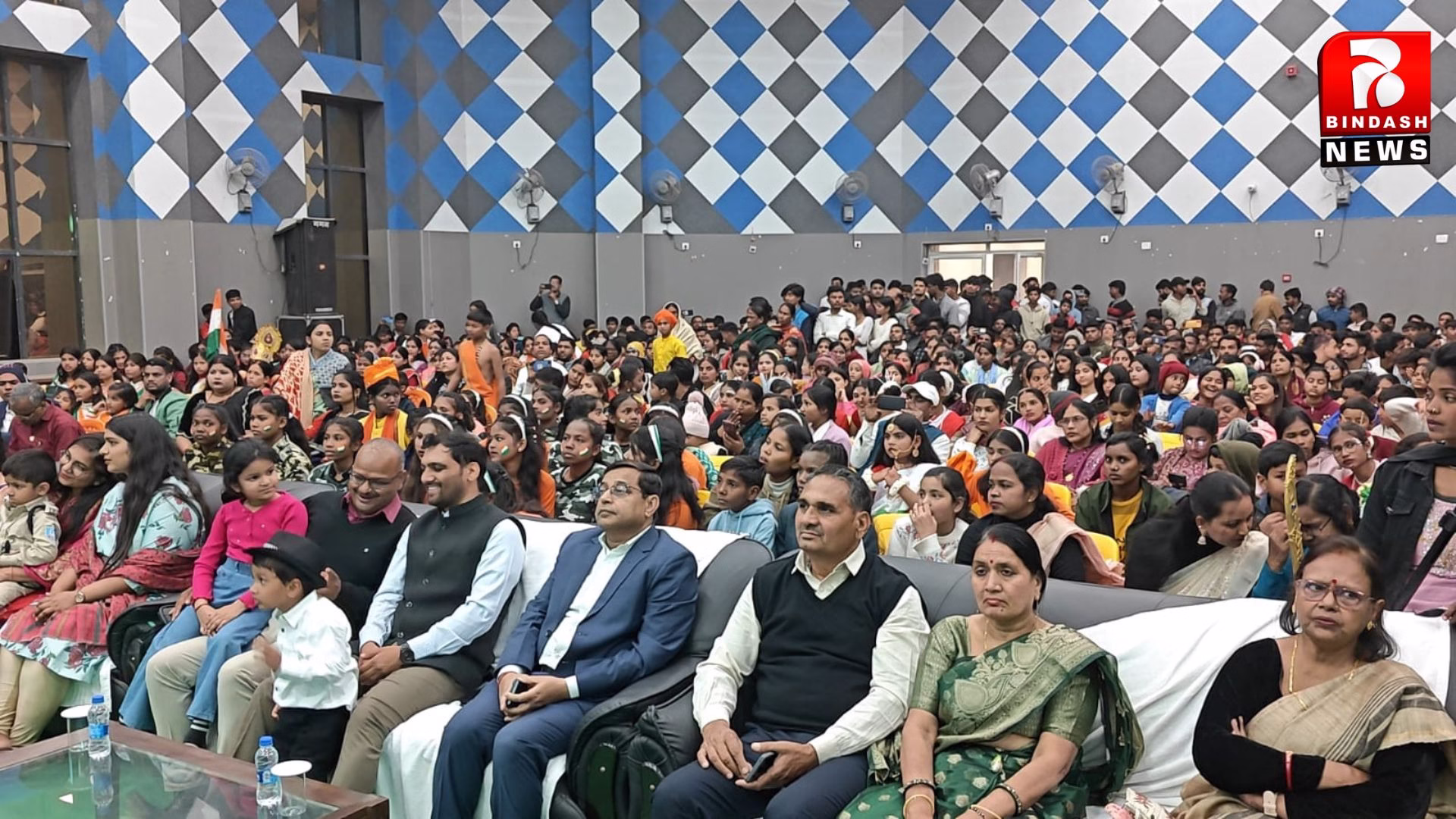 गणतंत्र दिवस की पूर्व संध्या पर जिला प्रशासन की ओर से सांस्कृतिक कार्यक्रम का आयोजन