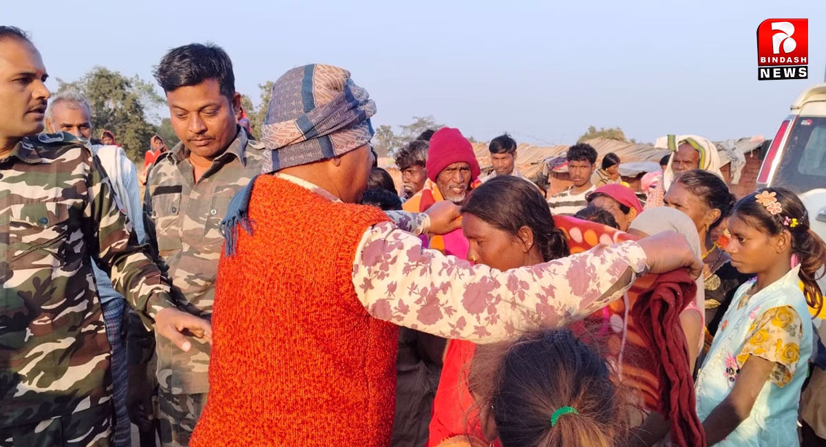 “आइये खुशियाँ बाँटें” अभियान : जूटी गाँव में प्रवासी मजदूर परिवारों तक पहुँची मानवीय मदद