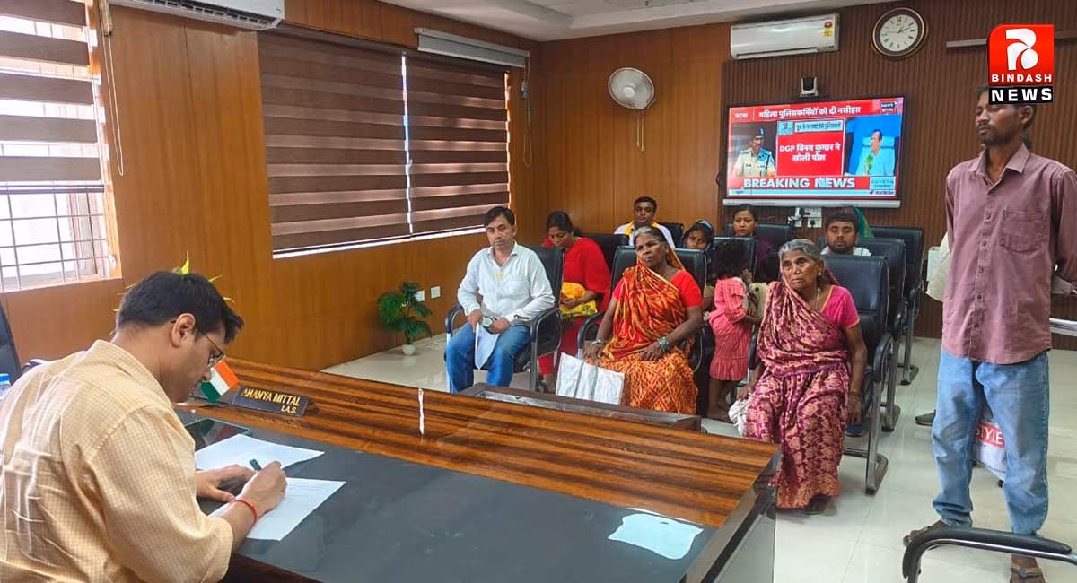 उपायुक्त ने जनसुनवाई के माध्यम से सुनी आमजनों की समस्याएं